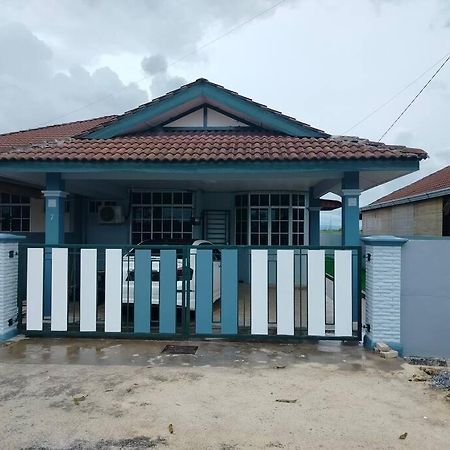 Myhomestay07 Kangar Esterno foto