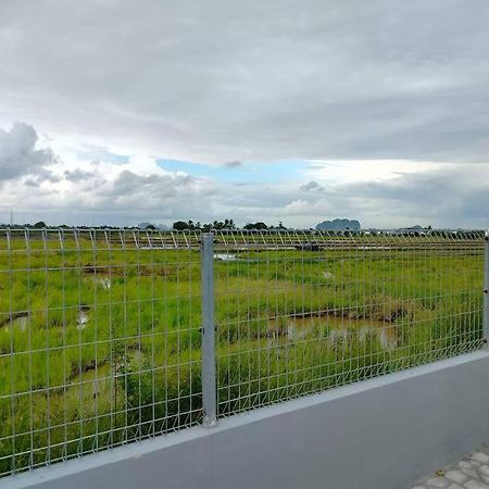 Myhomestay07 Kangar Esterno foto