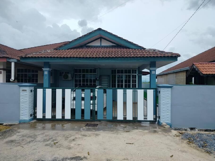 Myhomestay07 Kangar Esterno foto